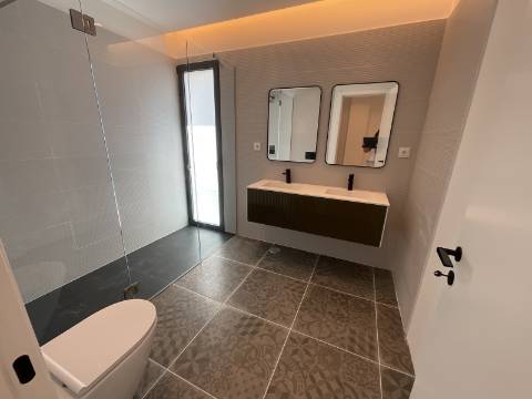 MAGNIFICA MORADIA T4 COM PISCINA E VISTA MAR