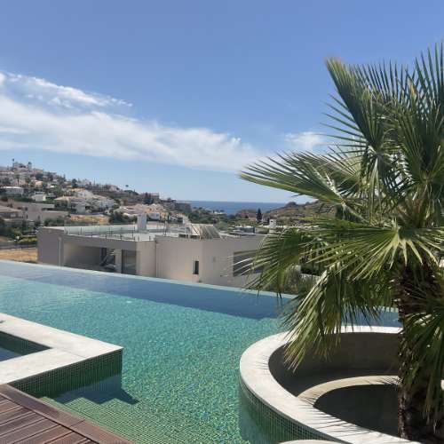 MAGNIFICA MORADIA T4 COM PISCINA E VISTA MAR