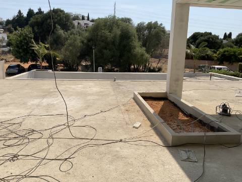 Excelente moradia T3 +1 com piscina em condómino de prestígio