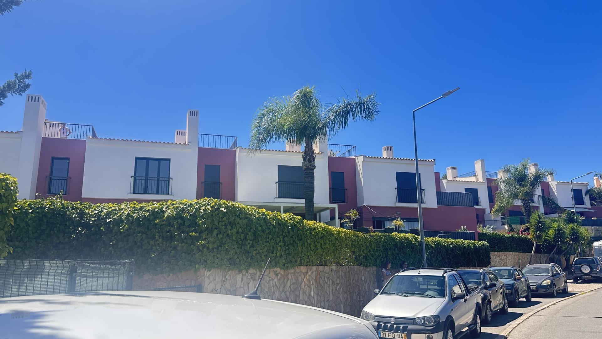 Moradia T3 com piscina e garagem