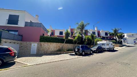 Moradia T3 com piscina e garagem