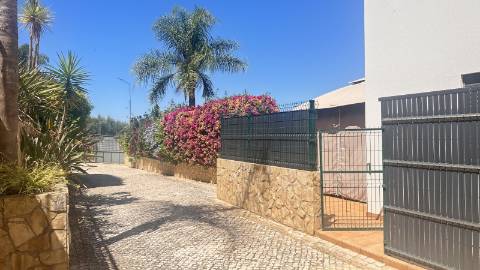 Moradia T3 com piscina e garagem