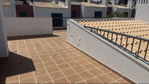 Moradia T3 com piscina e garagem