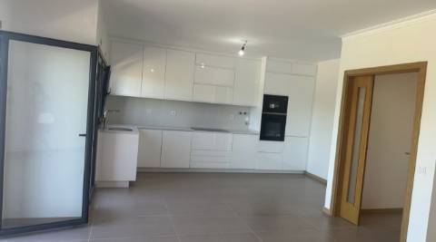 Moradia T3 com piscina e garagem