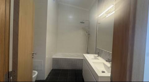 Moradia T3 com piscina e garagem