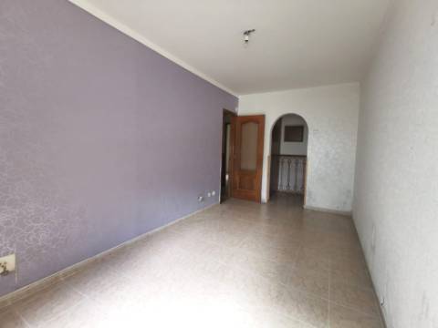 APARTAMENTO T2 | BENFICA | REMODELAÇÂO TOTAL