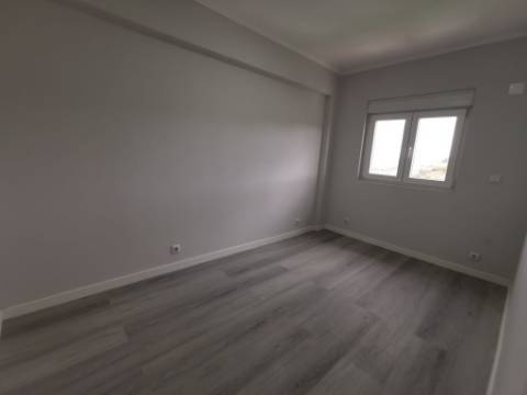 Apartamento T2 em Oeiras | TOTALMENTE REMODELADO