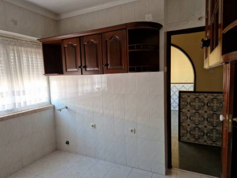 APARTAMENTO | TOTALMENTE REMODELADO | PONTINHA | T3 | 2 MINUTOS A PÉ DO METRO