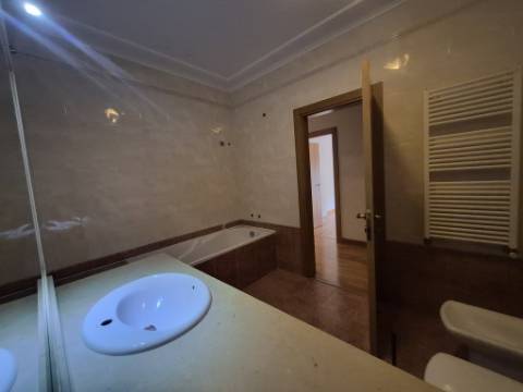 T2 COM PISCINA no Edifício Varandas da Lezíria | Centro de Vila Franca de Xira