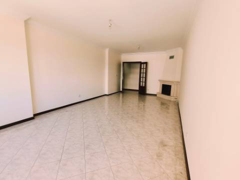 T2 com parqueamento e varandas | recuperador de calor | ALGUEIRÃO | MEM MARTINS
