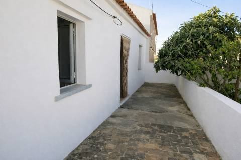 Casa Térrea T2 em Ruína com Terreno | Odeleite