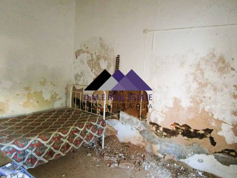 Casa Térrea T2 em Ruína com Terreno | Odeleite