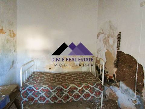 Casa Térrea T2 em Ruína com Terreno | Odeleite