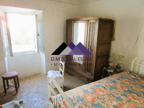 Casa Térrea T2 em Ruína com Terreno | Odeleite