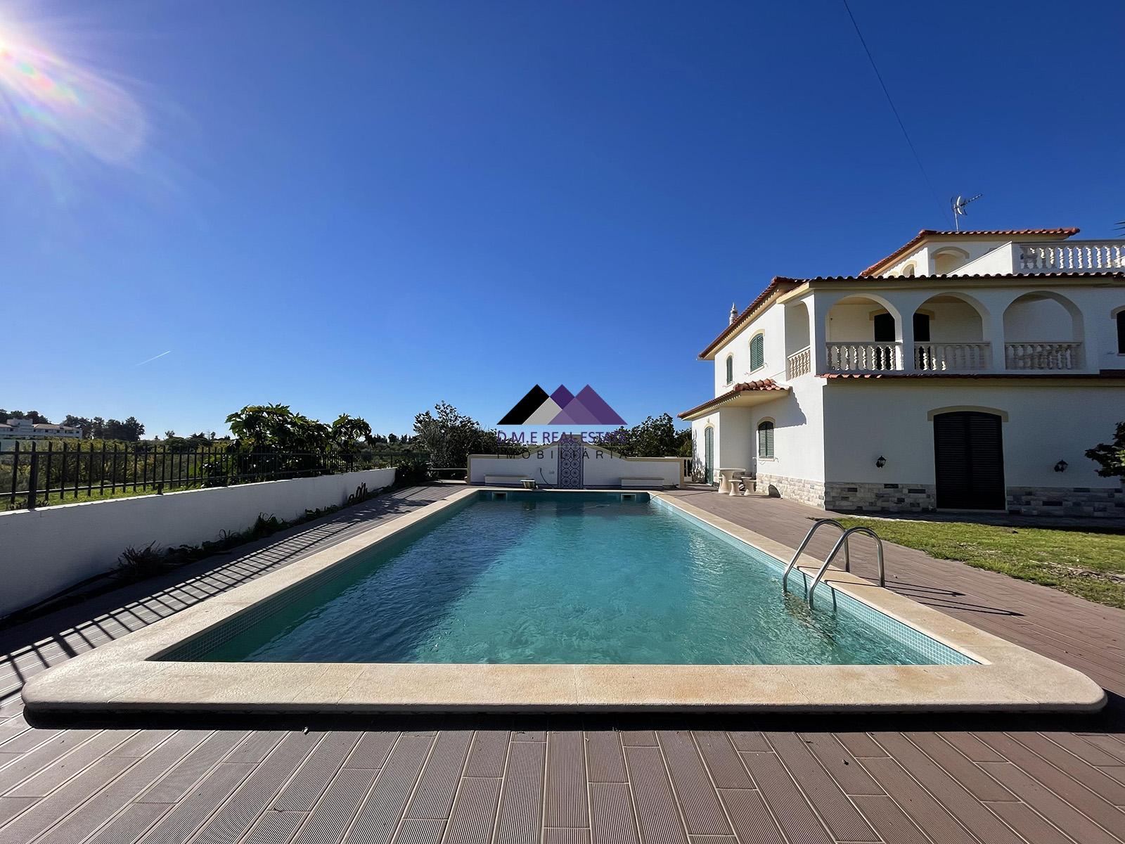 Moradia T3 c/ Piscina e Garagem