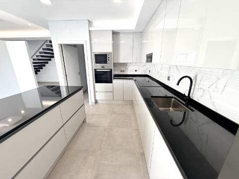 Moradia Moderna T6 em Castro Marim - Conforto, Espaço e Qualidade de Vida