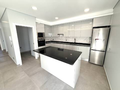 Moradia Moderna T6 em Castro Marim - Conforto, Espaço e Qualidade de Vida