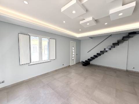 Moradia Moderna T6 em Castro Marim - Conforto, Espaço e Qualidade de Vida