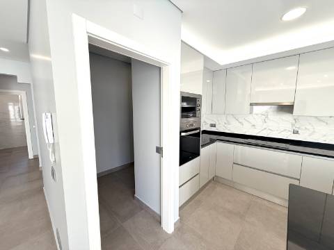 Moradia Moderna T6 em Castro Marim - Conforto, Espaço e Qualidade de Vida