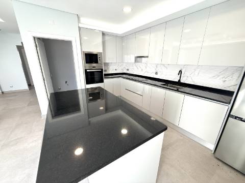 Moradia Moderna T6 em Castro Marim - Conforto, Espaço e Qualidade de Vida