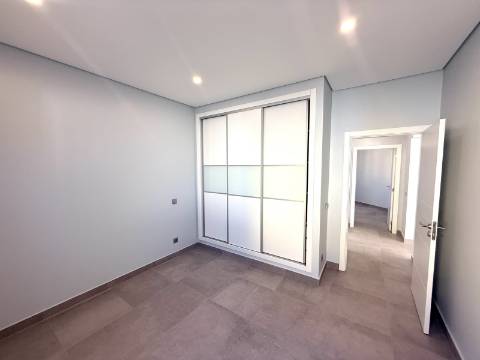 Moradia Moderna T6 em Castro Marim - Conforto, Espaço e Qualidade de Vida