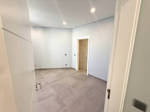 Moradia Moderna T6 em Castro Marim - Conforto, Espaço e Qualidade de Vida