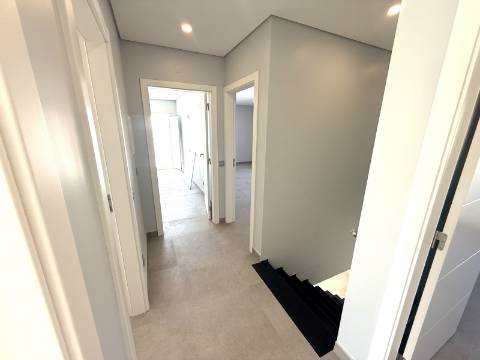 Moradia Moderna T6 em Castro Marim - Conforto, Espaço e Qualidade de Vida