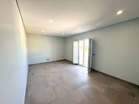 Moradia Moderna T6 em Castro Marim - Conforto, Espaço e Qualidade de Vida