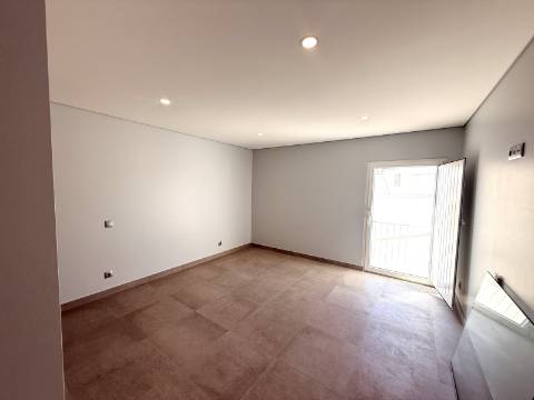 Moradia Moderna T6 em Castro Marim - Conforto, Espaço e Qualidade de Vida