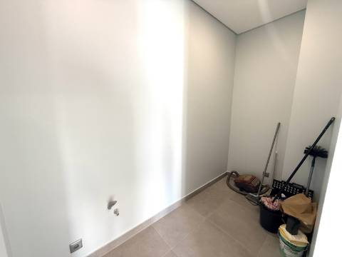 Moradia Moderna T6 em Castro Marim - Conforto, Espaço e Qualidade de Vida