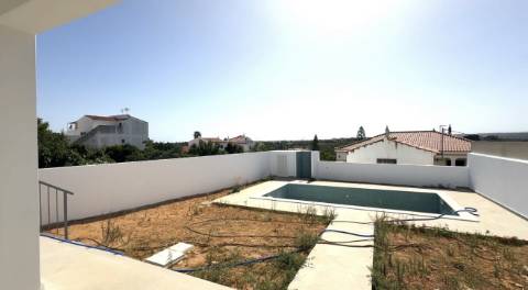 Moradia nova de Luxo T4 com Piscina em Castro Marim