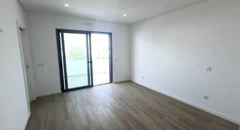 Moradia nova de Luxo T4 com Piscina em Castro Marim