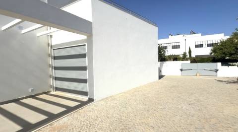 Moradia nova de Luxo T4 com Piscina em Castro Marim