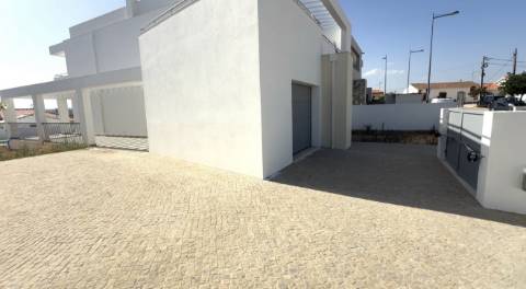 Moradia nova de Luxo T4 com Piscina em Castro Marim