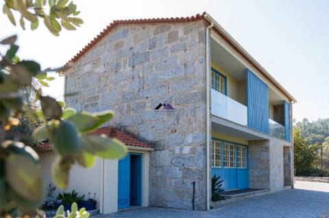 Moradia V2 com 2 Suites e Estacionamento