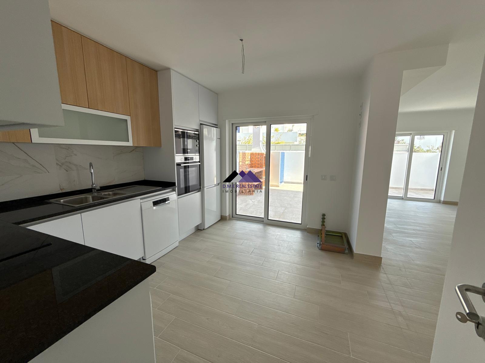 Apartamento T0+1 com Garagem e Acesso Direto à Praia - Manta Rota