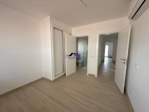 Apartamento T0+1 com Garagem e Acesso Direto à Praia - Manta Rota