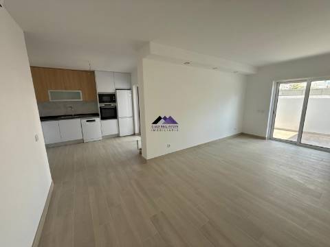 Apartamento T0+1 com Garagem e Acesso Direto à Praia - Manta Rota