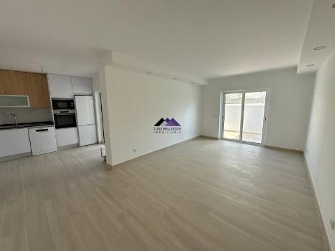 Apartamento T0+1 com Garagem e Acesso Direto à Praia - Manta Rota