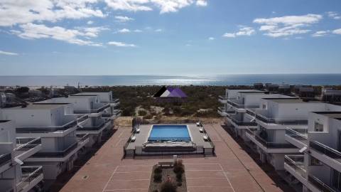 Apartamento T0+1 com Garagem e Acesso Direto à Praia - Manta Rota
