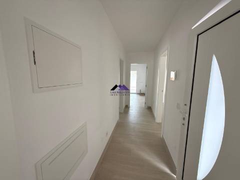 Apartamento T0+1 com Garagem e Acesso Direto à Praia - Manta Rota