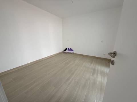 Apartamento T0+1 com Garagem e Acesso Direto à Praia - Manta Rota