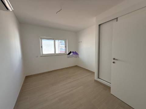Apartamento T0+1 com Garagem e Acesso Direto à Praia - Manta Rota