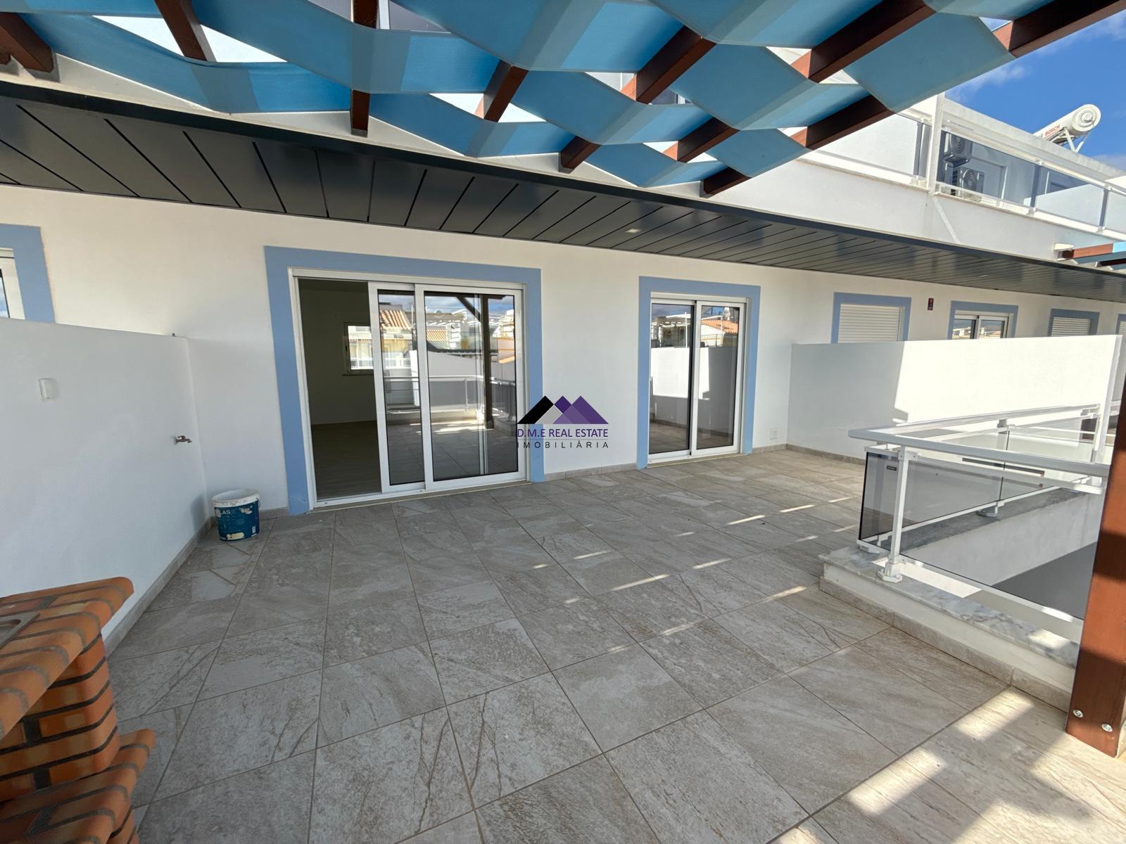 Apartamento T1+1 com Terraços Amplos e Vista Mar - Manta Rota