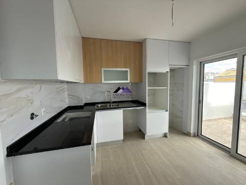 Apartamento T1+1 com Terraços Amplos e Vista Mar - Manta Rota