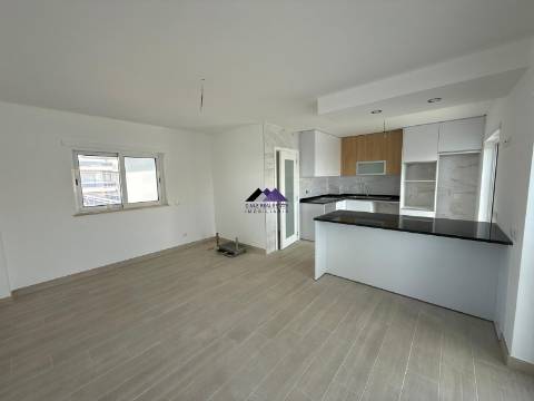 Apartamento T1+1 com Terraços Amplos e Vista Mar - Manta Rota
