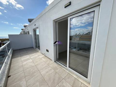 Apartamento T1+1 com Terraços Amplos e Vista Mar - Manta Rota