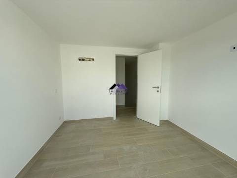 Apartamento T1+1 com Terraços Amplos e Vista Mar - Manta Rota