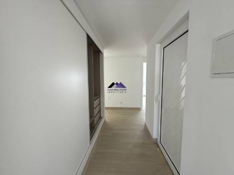 Apartamento T1+1 com Terraços Amplos e Vista Mar - Manta Rota