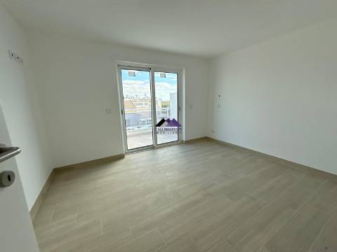 Apartamento T1+1 com Terraços Amplos e Vista Mar - Manta Rota